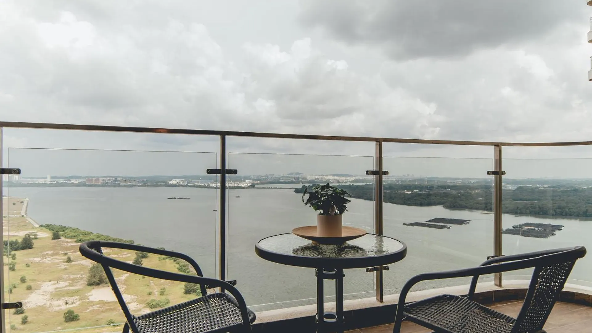 Kingsbay Floral Haven 3Br 8Pax Seaview By Our Stay Johor Bahru